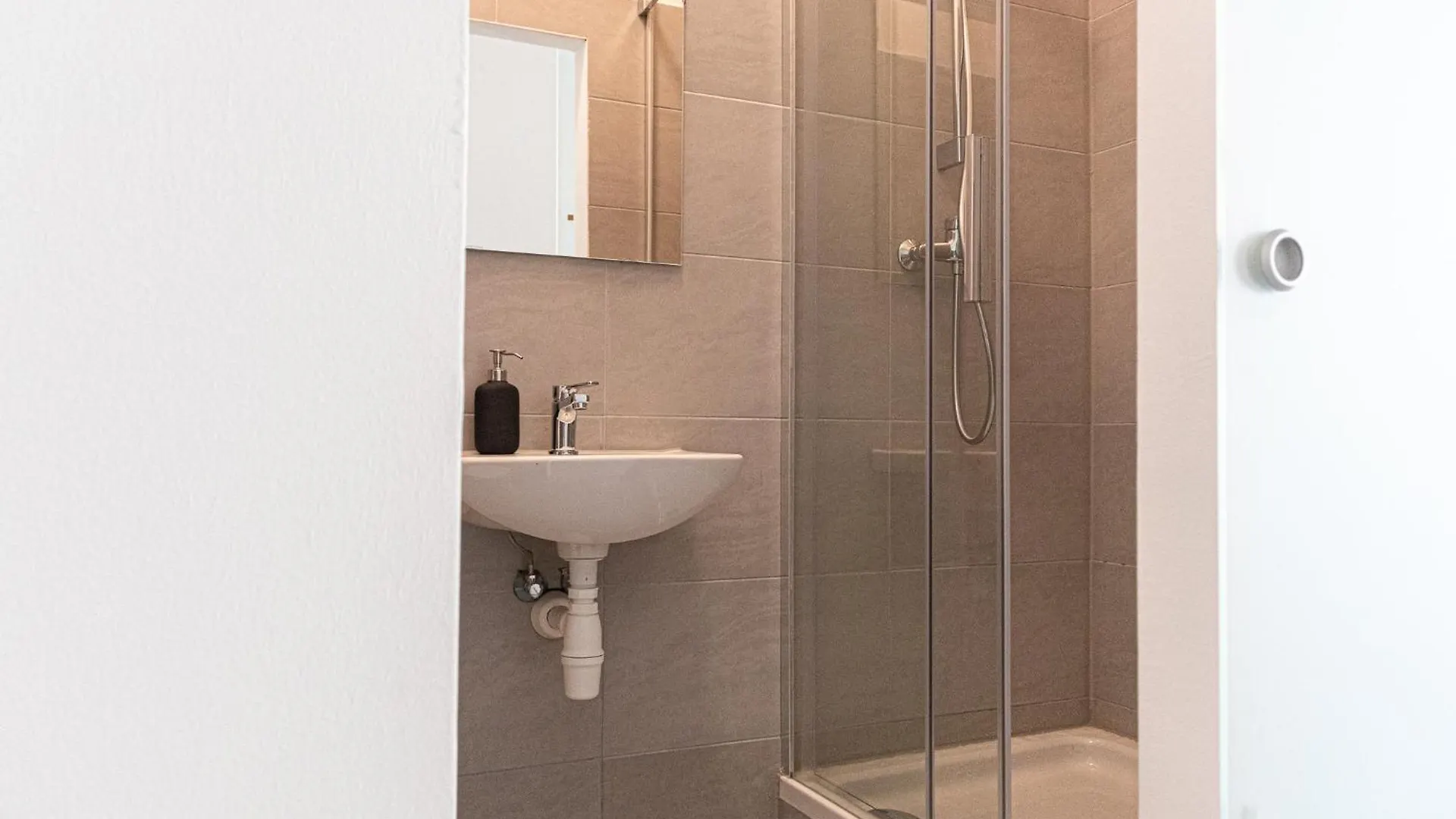 Two Charming Apartments Near Volksoper And Akh Βιέννη