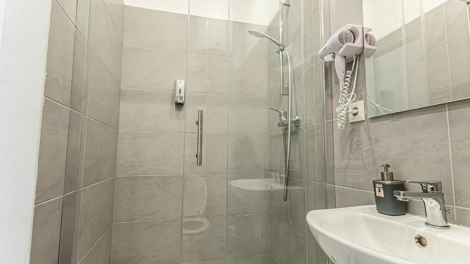 Two Charming Apartments Near Volksoper And Akh Βιέννη